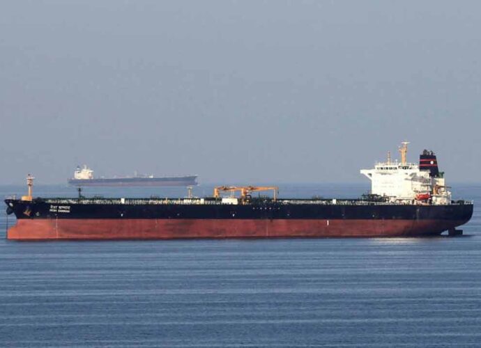 পশ্চিম এশিয়া সংকট: হরমুজ প্রণালীতে উত্তেজনায় ভারতের জ্বালানি নিরাপত্তা নিয়ে উদ্বেগ, সক্রিয় কূটনৈতিক তৎপরতা