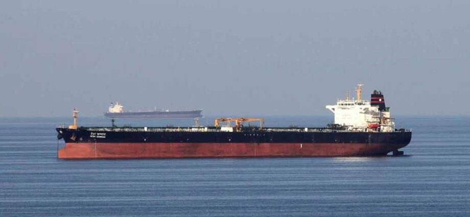 পশ্চিম এশিয়া সংকট: হরমুজ প্রণালীতে উত্তেজনায় ভারতের জ্বালানি নিরাপত্তা নিয়ে উদ্বেগ, সক্রিয় কূটনৈতিক তৎপরতা