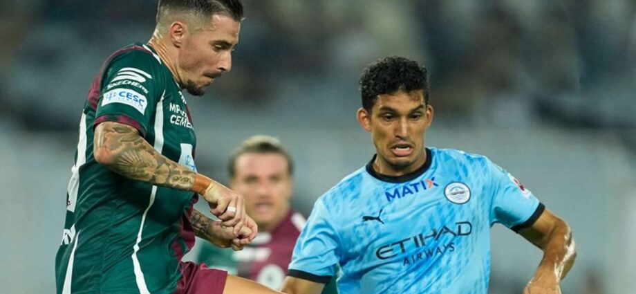 ঘরের মাঠে মুম্বইয়ের কাছে স্বপ্নভঙ্গ মোহনবাগানের: শীর্ষস্থান হারালেন ম্যাকলারেনরা, জয়ের ধারা বজায় রাখলেন লোবেরা