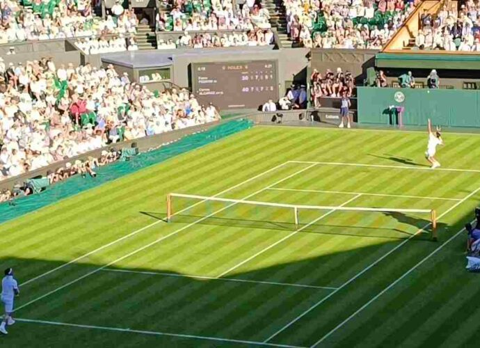 উইম্বলডনে প্রযুক্তির নতুন অধ্যায়: আম্পায়ারের সিদ্ধান্তকে চ্যালেঞ্জ জানাতে পারবেন খেলোয়াড়েরা