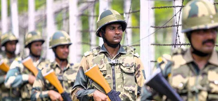 তৃণমূল নেতার ইফতার পার্টিতে যোগ দিয়ে শাস্তির মুখে ৭ বিএসএফ জওয়ান