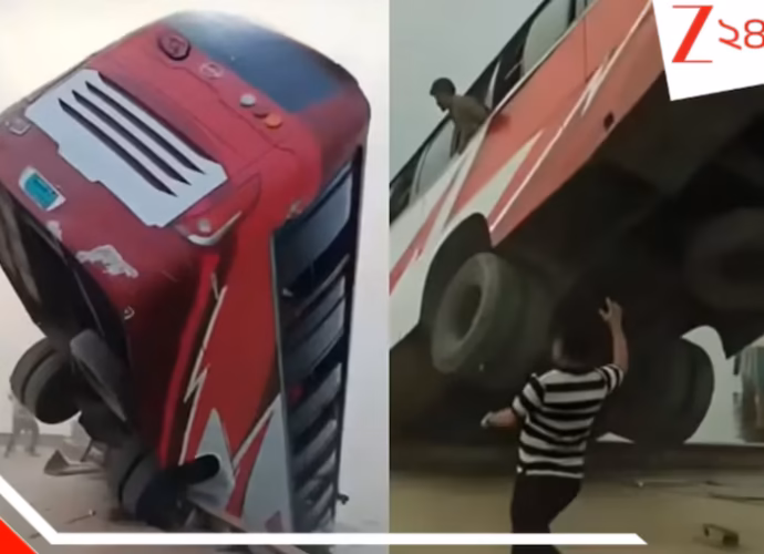 বাংলাদেশে ভয়াবহ বিপর্যয়: দৌলতদিয়া ঘাটে পন্টুন ভেঙে পদ্মায় তলিয়ে গেল যাত্রীবাহী বাস, নিখোঁজ অন্তত ৩৫