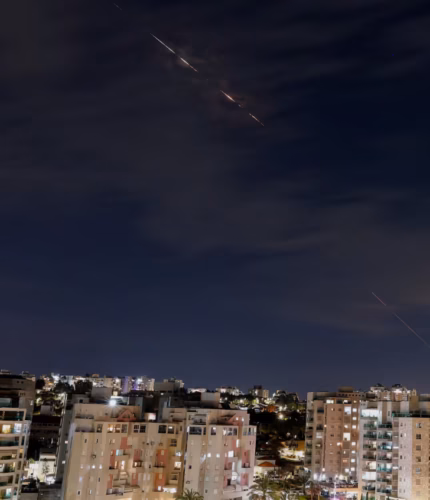 মধ্যপ্রাচ্যে চরম উত্তেজনা: মার্কিন যুদ্ধবিমান ও রাডার ধ্বংসের দাবি ইরানের, সৌদির ঘাঁটিতে ক্ষয়ক্ষতির খবর মধ্যপ্রাচ্যে চরম উত্তেজনা: মার্কিন যুদ্ধবিমান ও রাডার ধ্বংসের দাবি ইরানের, সৌদির ঘাঁটিতে ক্ষয়ক্ষতির খবর