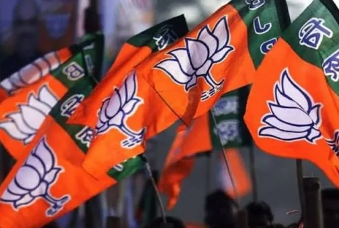 বাঁকুড়ায় বিজেপির রণকৌশল: পুরনো বিধায়কদের ওপর ভরসা রেখেও নতুন মুখে চমক, তালিকায় স্থানীয় আবেগ