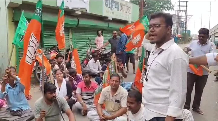 রানাঘাট দক্ষিণে বিজেপি প্রার্থী নিয়ে তীব্র অসন্তোষ: ‘বহিরাগত’ ও ‘ভুয়ো’ ডিগ্রির অভিযোগে জেলা কার্যালয়ে বিক্ষোভ