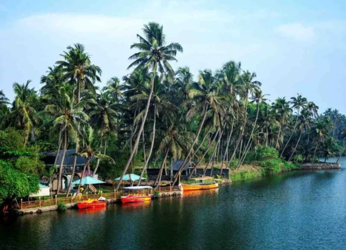 কলকাতার বুকে ‘গডস ওন কান্ট্রি’: ভিক্টোরিয়া মেমোরিয়ালে শুরু হলো কেরালা পর্যটনের বিশেষ আলোকচিত্র প্রদর্শনী