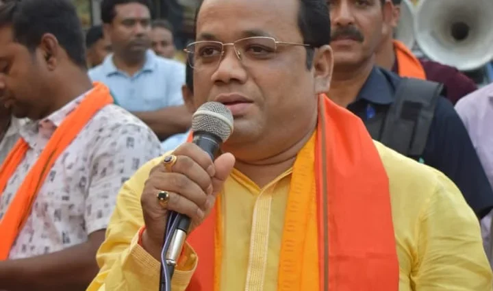 বনগাঁয় চরম রাজনৈতিক উত্তেজনা: তৃণমূল প্রার্থী ও শঙ্কর আঢ্যের বিরুদ্ধে দুর্নীতির অভিযোগে আদালতের দ্বারস্থ স্বপন মজুমদার