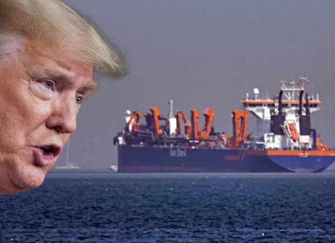 হরমুজ প্রণালীতে শুরু মার্কিন নৌবাহিনীর অবরোধ, ইরানকে কড়া হুঁশিয়ারি ট্রাম্পের