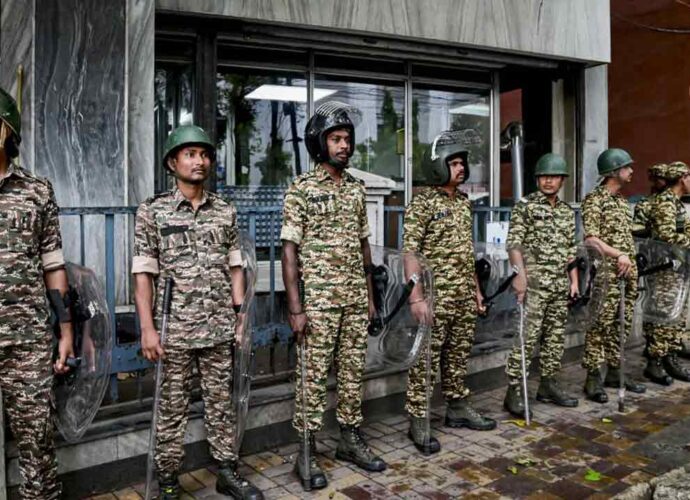 সিইও দফতরে ‘তাণ্ডব’: কড়া পদক্ষেপ কমিশনের, স্ট্র্যান্ড রোড চত্বরে ১৬৩ ধারার পরিধি বাড়াল পুলিশ