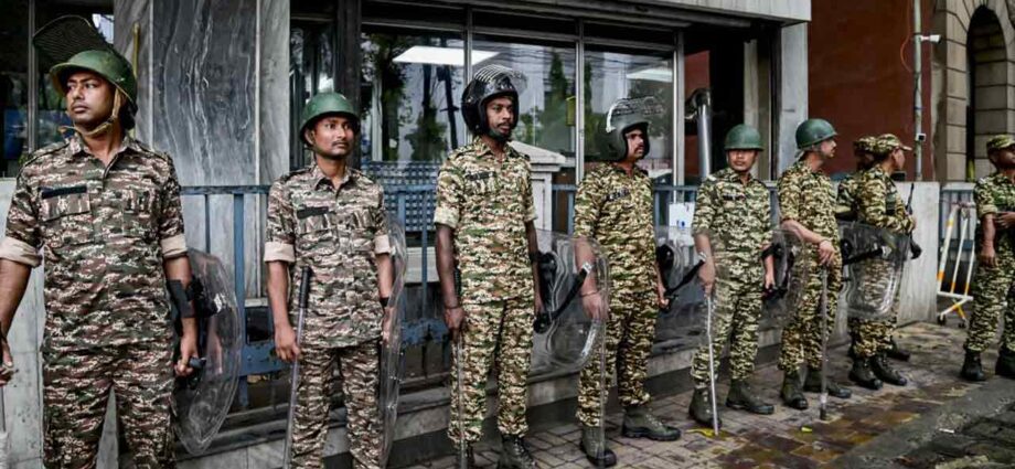 সিইও দফতরে ‘তাণ্ডব’: কড়া পদক্ষেপ কমিশনের, স্ট্র্যান্ড রোড চত্বরে ১৬৩ ধারার পরিধি বাড়াল পুলিশ