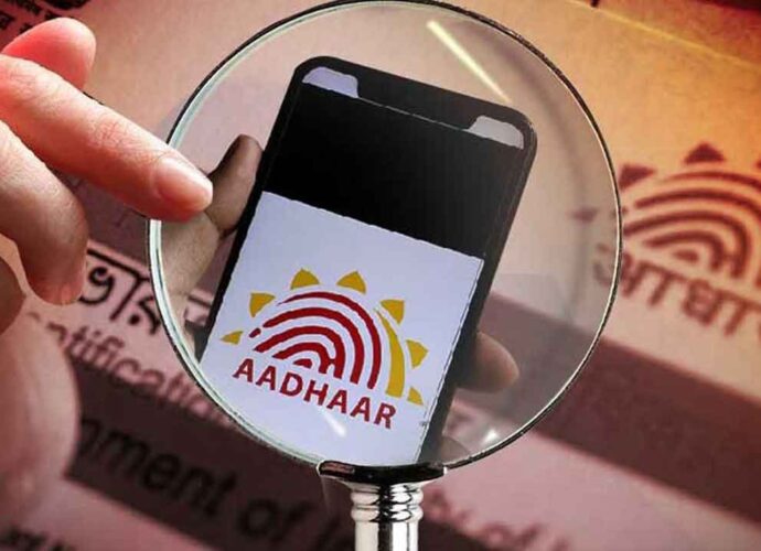 মৃত ভোটারদের তথ্য চেয়ে কমিশনকে চিঠি আধার কর্তৃপক্ষের: আধার কার্ড নিষ্ক্রিয় করার প্রক্রিয়ায় নয়া মোড়