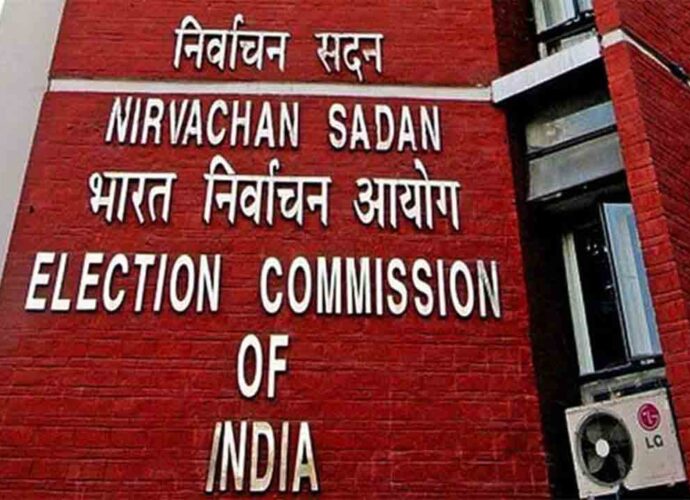 মুখ্যমন্ত্রীর বিরুদ্ধে কুরুচিকর ভিডিও প্রচারের অভিযোগ: কঠোর পদক্ষেপের নির্দেশ কমিশনের