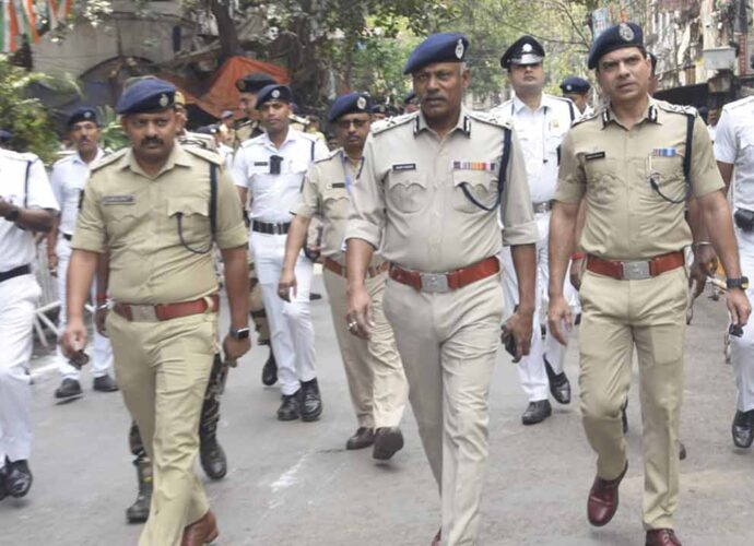 লোকসভা ভোটের মুখে লালবাজারের কড়া নির্দেশ: বকেয়া গ্রেফতারি পরোয়ানা কার্যকরে থানাগুলিকে চরম সময়সীমা