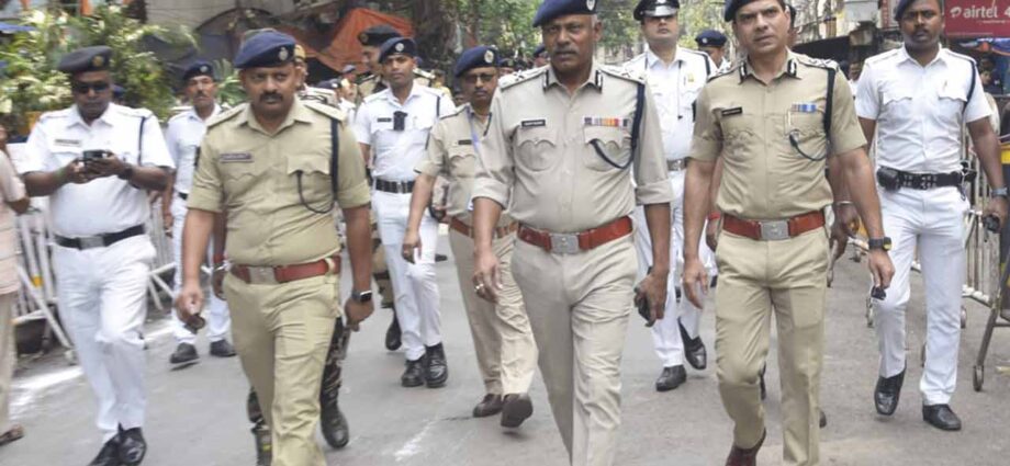 লোকসভা ভোটের মুখে লালবাজারের কড়া নির্দেশ: বকেয়া গ্রেফতারি পরোয়ানা কার্যকরে থানাগুলিকে চরম সময়সীমা