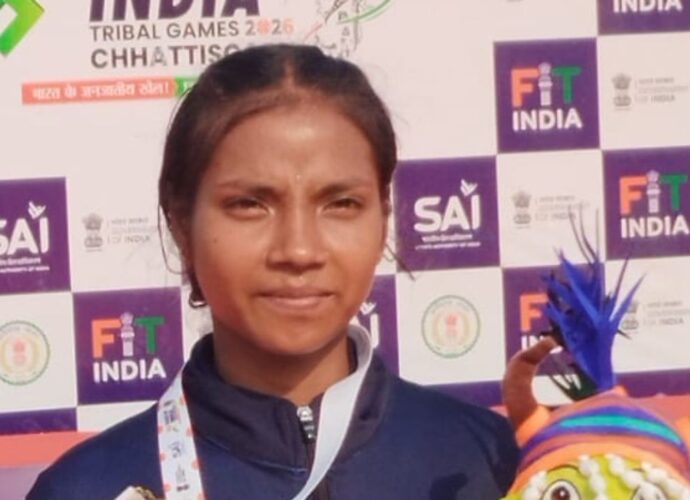 দারিদ্র্য জয় করে স্বপ্ন পূরণ: ‘খেলো ইন্ডিয়া ট্রাইবাল গেমস’-এ সোনা জিতে বাংলার মুখ উজ্জ্বল করলেন সঞ্জিতা