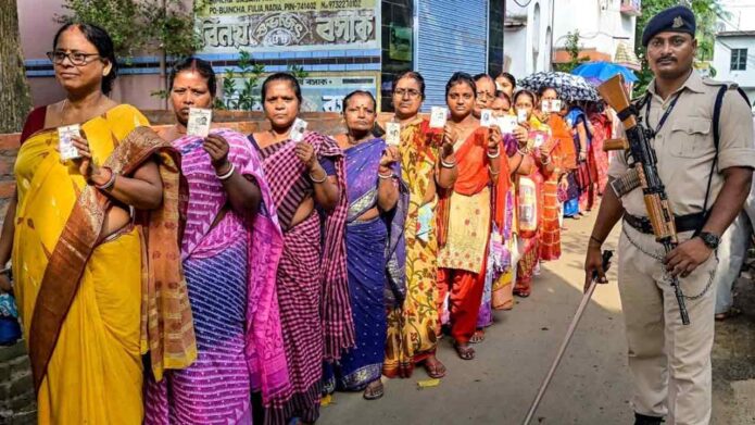 ভোটকেন্দ্রে প্রবেশে কড়া নিরাপত্তা: ভোটারদের পরিচয় যাচাই এবার দু’ধাপে, নতুন নির্দেশিকা নির্বাচন কমিশনের
