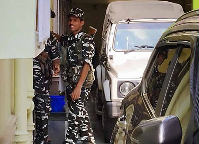 ভোটের মুখে ফের সক্রিয় ইডি: কলকাতার একাধিক আবাসন সংস্থার দফতরে ম্যারাথন তল্লাশি