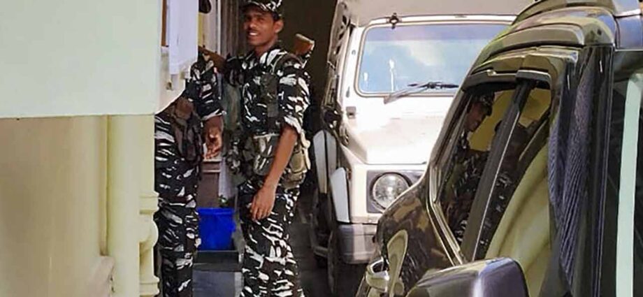 ভোটের মুখে ফের সক্রিয় ইডি: কলকাতার একাধিক আবাসন সংস্থার দফতরে ম্যারাথন তল্লাশি