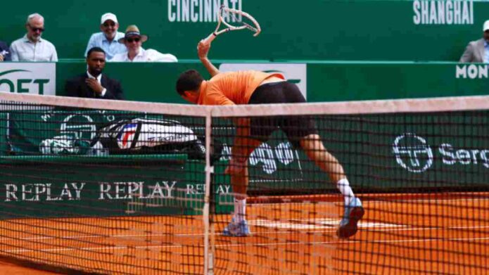 মেজাজ হারিয়ে র‍্যাকেট ভাঙার মাসুল: মন্ট কার্লোতে বড় হারের পর জরিমানা মেদভেদেভের