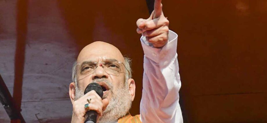 দমদম উত্তরের সভা থেকে মমতাকে কড়া নিশানা অমিত শাহের, প্রতিশ্রুতি দিলেন ‘সোনার বাংলা’র