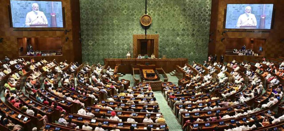 ২০২৯-এই মহিলা সংরক্ষণ ও ৮৫০ আসনের লোকসভা: বিশেষ অধিবেশনে তিনটি বিল আনছে কেন্দ্র