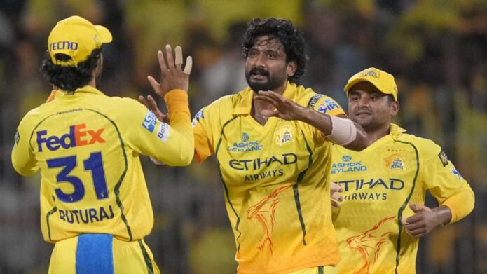 আইপিএলে বড় ধাক্কা চেন্নাই শিবিরে: চোটের কবলে মরসুম থেকে ছিটকে গেলেন খলিল আহমেদ