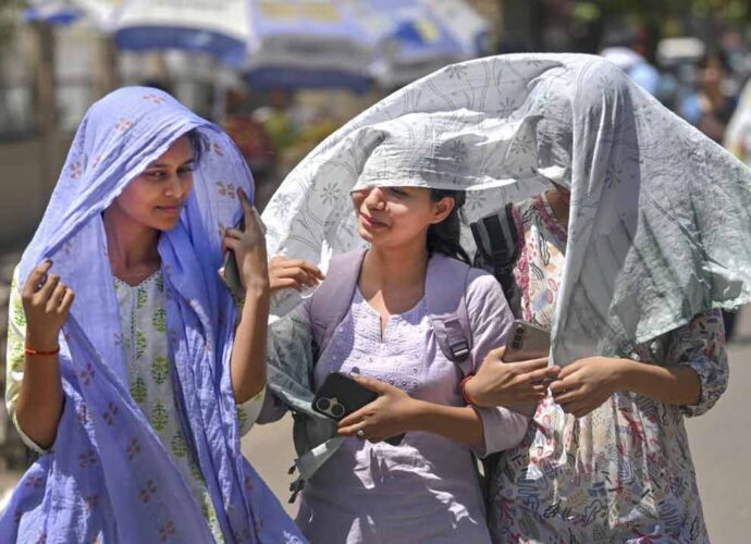 তীব্র তাপপ্রবাহে জ্বলছে বাংলা, ভোটের দিন ৬ জেলায় ‘হলুদ সতর্কতা’: জনজীবনে চরম ভোগান্তি