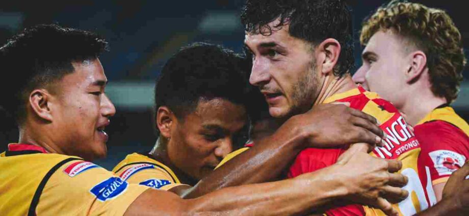 ১০ জনের ইস্টবেঙ্গলের মরিয়া লড়াই: শেষ মুহূর্তের গোলে হার বাঁচাল লাল-হলুদ, পয়েন্ট নষ্ট দুই দলেরই