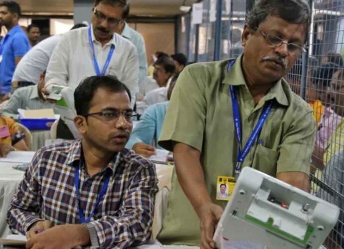 রাজ্যে কমছে গণনাকেন্দ্রের সংখ্যা: ২৯৪টি আসনের ভাগ্যনির্ধারণ হবে ৮৭টি কেন্দ্রে, তালিকা প্রকাশ কমিশনের