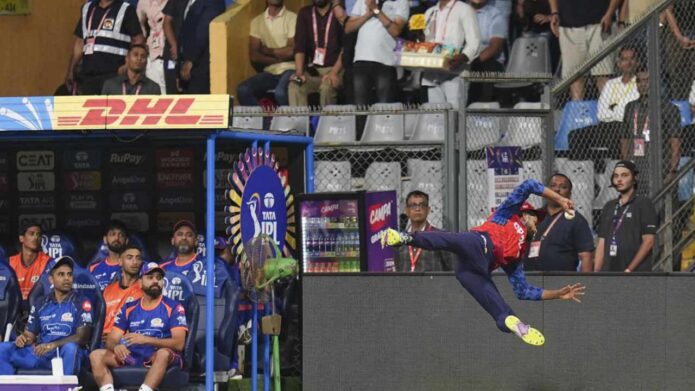 আইপিএলের ইতিহাসের শ্রেষ্ঠ ক্যাচ? শ্রেয়সের ‘ফ্লাইং রিলে’ ক্যাচে স্তম্ভিত রোহিত, মুগ্ধ সচিন টেন্ডুলকর
