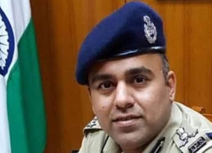 ভোটের মুখে ফের বড় রদবদল: বিধাননগরের পুলিশ কমিশনার পদ থেকে অপসারিত মুরলীধর, নতুন দায়িত্বে ত্রিপুরারি অথর্ব