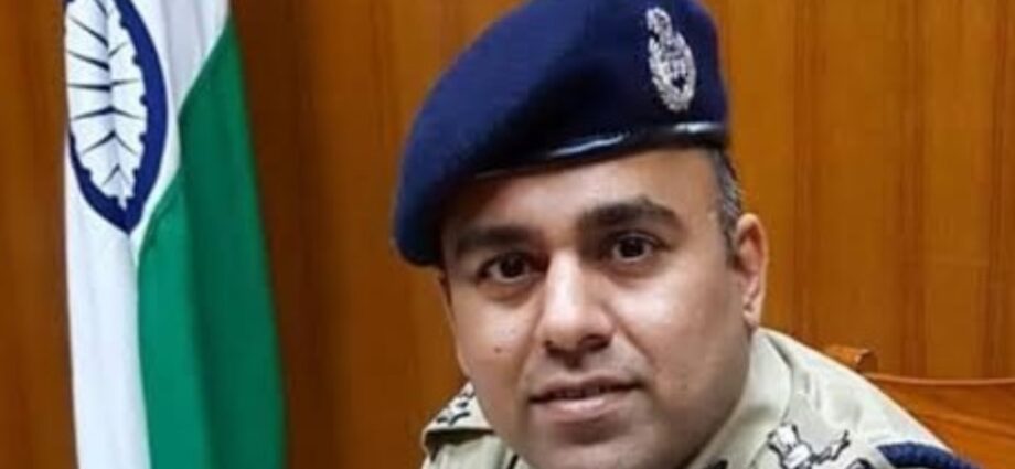 ভোটের মুখে ফের বড় রদবদল: বিধাননগরের পুলিশ কমিশনার পদ থেকে অপসারিত মুরলীধর, নতুন দায়িত্বে ত্রিপুরারি অথর্ব