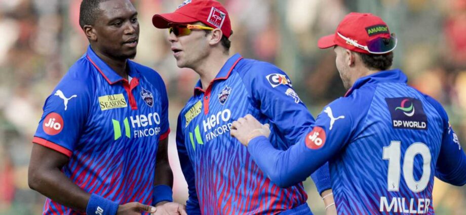 আইপিএলে জয়ে ফিরল দিল্লি ক্যাপিটালস: শেষ ওভারে মিলারের ঝড়ে বেঙ্গালুরুতে জয় রাহুলের দলের