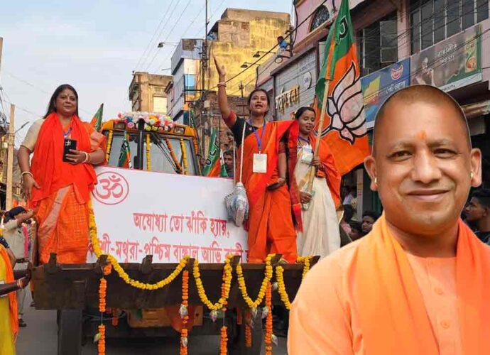 বাঁকুড়ায় প্রচারের কেন্দ্রে ‘বুলডোজ়ার’: মমতার ‘খেলা হবে’র পাল্টা ‘খেলা শেষ’-এর হুঁশিয়ারি আদিত্যনাথের