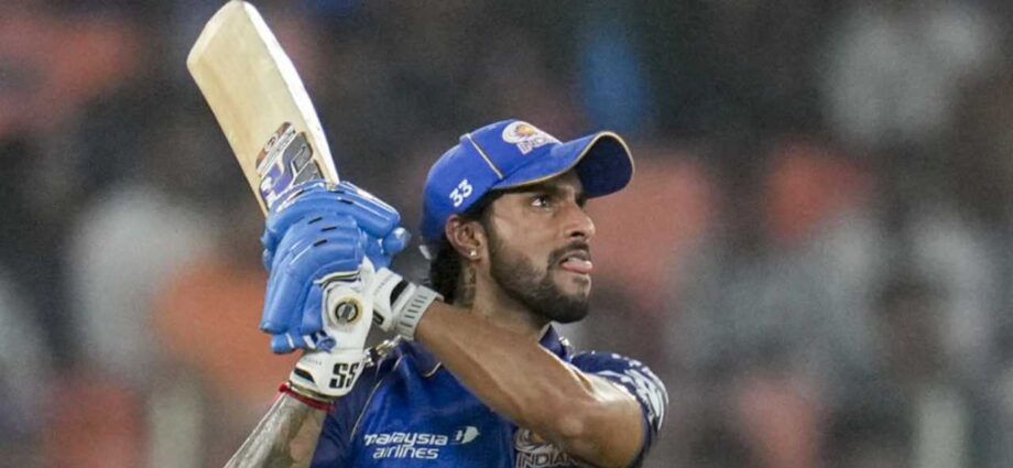 আইপিএলে তিলক বর্মার বিধ্বংসী শতরান: গুজরাতের বিরুদ্ধে বড় স্কোরে মুম্বই