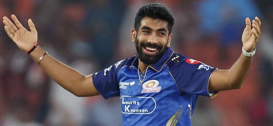 আইপিএলের উইকেট খরা কাটিয়ে স্বরূপে বুমরাহ: গুজরাতের বিরুদ্ধে প্রথম বলেই শিকার