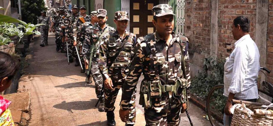 ভোটের ওপর নজর রাখতে রাজ্যে আসছে আন্তর্জাতিক প্রতিনিধিদল: দ্বিতীয় দফায় ২,৩২১ কোম্পানি কেন্দ্রীয় বাহিনী