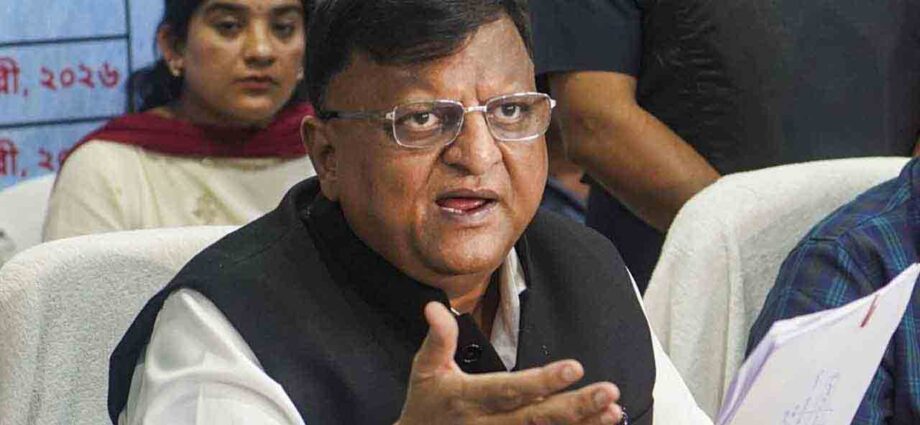 মদের দোকান বন্ধে কমিশনের কোনো নির্দেশ নেই: আবগারি দপ্তরের সিদ্ধান্তে বিস্ময় সিইও-র