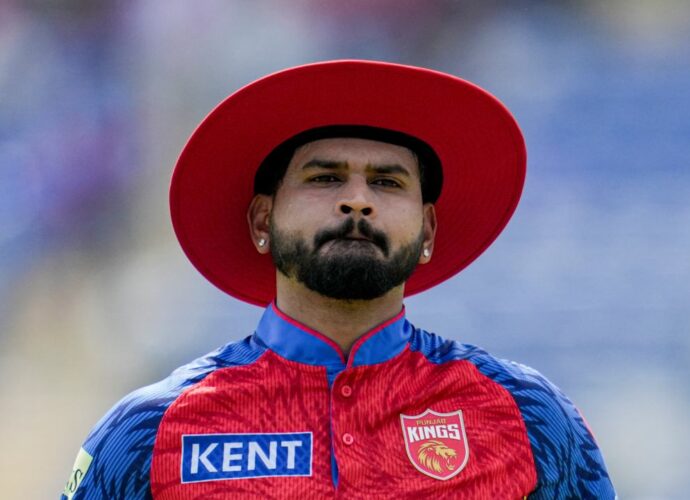 শোকের ছায়া পঞ্জাব কিংস শিবিরে: মা হারালেন আফগান অলরাউন্ডার আজ়মতুল্লা ওমরজ়াই