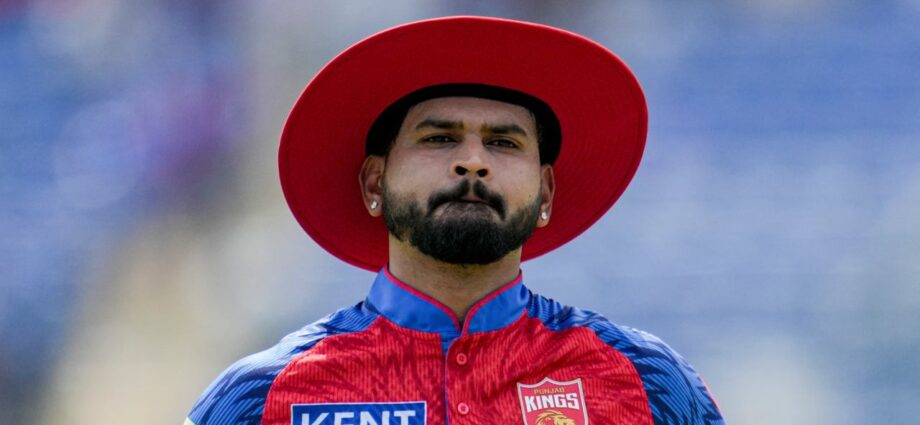 শোকের ছায়া পঞ্জাব কিংস শিবিরে: মা হারালেন আফগান অলরাউন্ডার আজ়মতুল্লা ওমরজ়াই