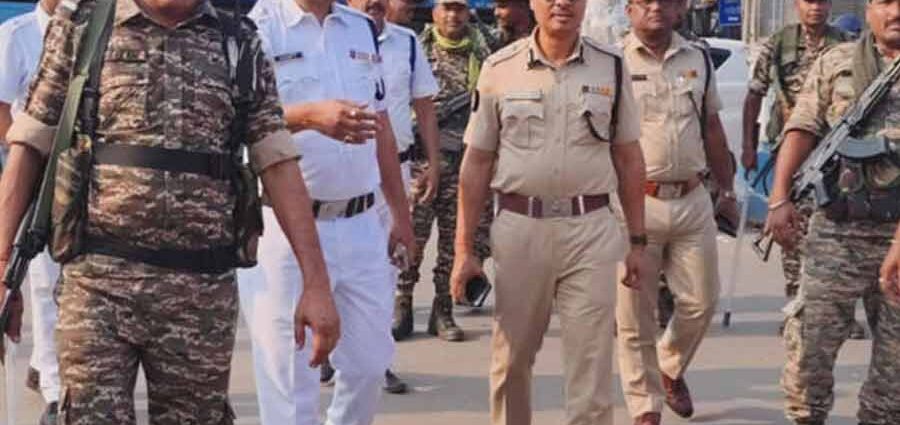 দ্বিতীয় দফার ভোট: আইনশৃঙ্খলা রক্ষায় কঠোর বার্তা নির্বাচন কমিশনের