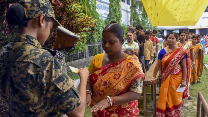 দ্বিতীয় দফার ভোট বুধবার: ভোটার কার্ড না থাকলেও ভোট দেওয়ার উপায় জানাল কমিশন