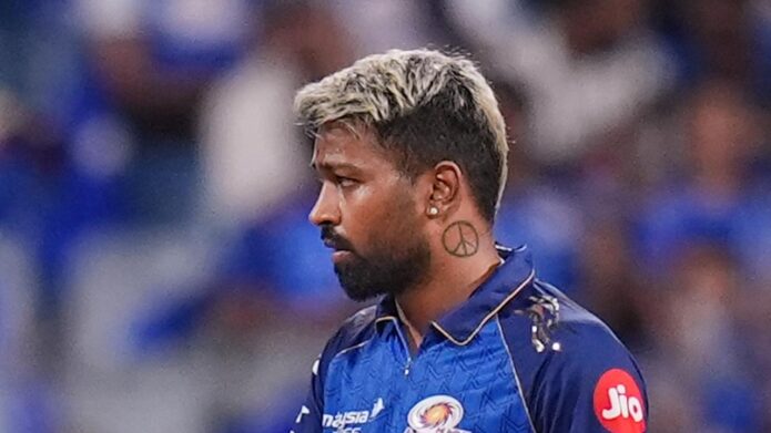 আইপিএল থেকে ছিটকে গেলেন মিচেল স্যান্টনার, মুম্বই ইন্ডিয়ান্সে যোগ দিলেন কেশব মহারাজ