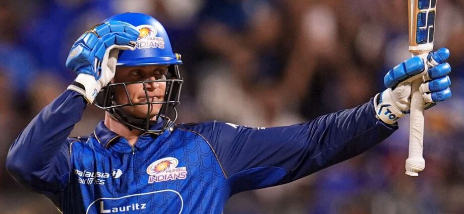 রিকলটনের বিধ্বংসী শতরান, হায়দরাবাদের বিরুদ্ধে ২৪৩ রানের পাহাড় গড়ল মুম্বই ইন্ডিয়ান্স