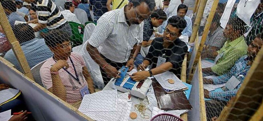 গণনার টেবিলে কেন্দ্রীয় কর্মী নিয়োগে ছাড়পত্র হাই কোর্টের: খারিজ তৃণমূলের আর্জি