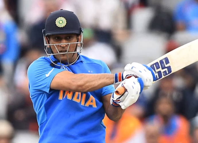 অবসর নিয়েও অপ্রতিরোধ্য ‘ব্র্যান্ড ধোনি’: মাঠের বাইরে সাফল্যের শিখরে মাহি