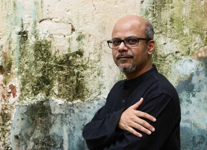 গ্রেফতারি পরোয়ানা ঘিরে রহস্য ও বিভ্রান্তি, মুখ খুললেন শ্রীজাত