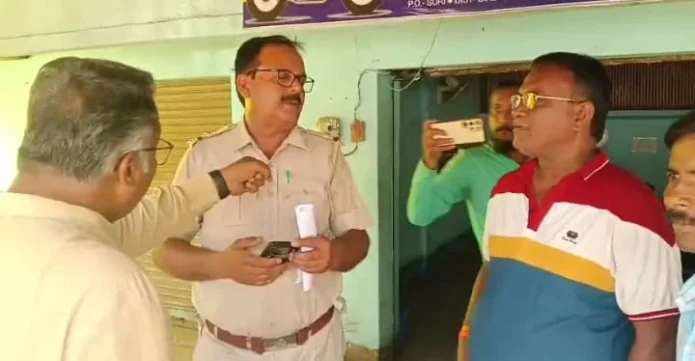 সিউড়িতে পুলিশি ‘হুমকি’র অভিযোগ: কেন্দ্রীয় বাহিনীকে ঘিরে বিজেপি প্রার্থী জগন্নাথ চট্টোপাধ্যায়ের বিক্ষোভ