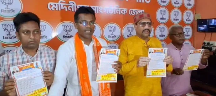 উন্নয়নের ২০ দফা অঙ্গীকার: মেদিনীপুরে নির্বাচনী ‘সংকল্প পত্র’ প্রকাশ করলেন শঙ্কর গুছাইত