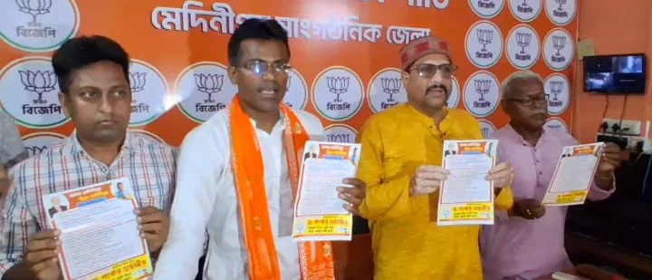 উন্নয়নের ২০ দফা অঙ্গীকার: মেদিনীপুরে নির্বাচনী ‘সংকল্প পত্র’ প্রকাশ করলেন শঙ্কর গুছাইত